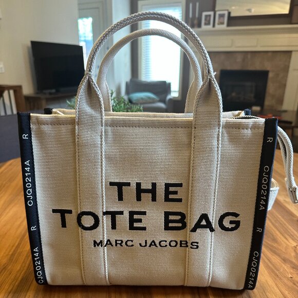 Marc Jacobs Handbags - AUTHENTIC MARC JACOBS THE JACQUARD MEDIUM TOTE BAG